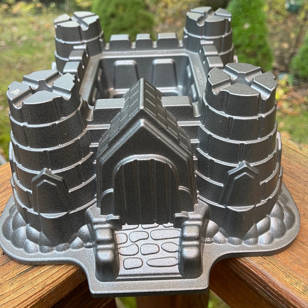 Nordic Ware Castle Bundt Cake Pan 10 Cups